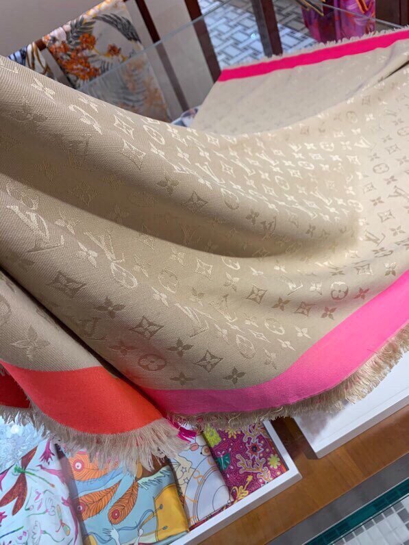 LV專櫃新品路易威登老花新色提花字母披肩 mmyj2212